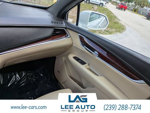 Used 2017 Cadillac XT5 Luxury w/ Driver Awareness Package FWD image 14