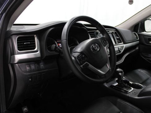 Used 2018 Toyota Highlander XLE AWD/4WD image 12