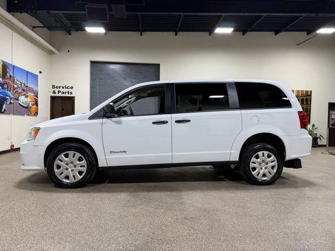 Used 2019 Dodge Grand Caravan SE image 9