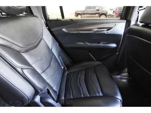 Used 2025 Cadillac XT6 Premium Luxury w/ Platinum Package FWD image 11