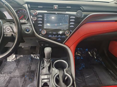 Used 2018 Toyota Camry XSE image 16