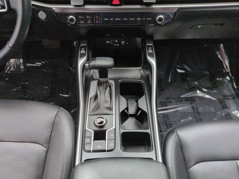 Certified 2025 Kia Sorento S FWD image 23