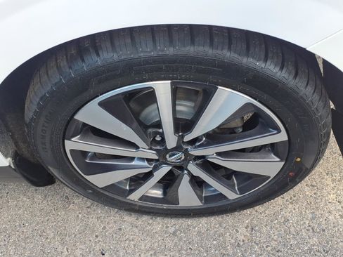 Used 2021 Nissan Sentra SV w/ SV Premium Package FWD image 6
