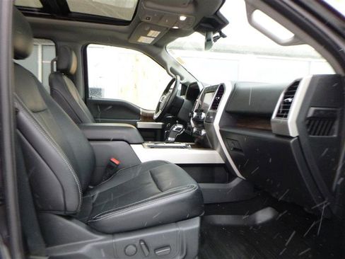 Used 2019 Ford F150 Lariat w/ Equipment Group 502A Luxury image 8