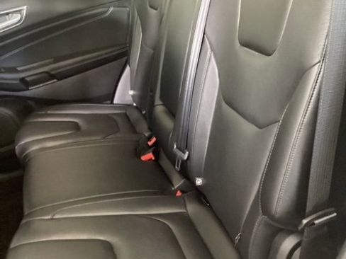 Used 2020 Ford Edge Titanium image 10