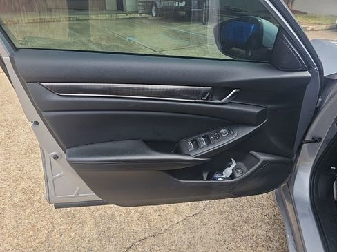 Used 2018 Honda Accord Sport image 17