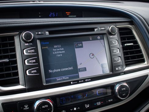 Used 2016 Toyota Highlander XLE image 23