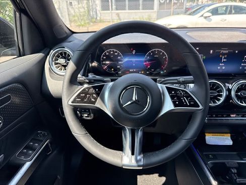 Certified 2025 Mercedes-Benz GLB 250 4MATIC image 22
