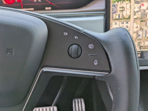 Used 2022 Tesla Model X image 18