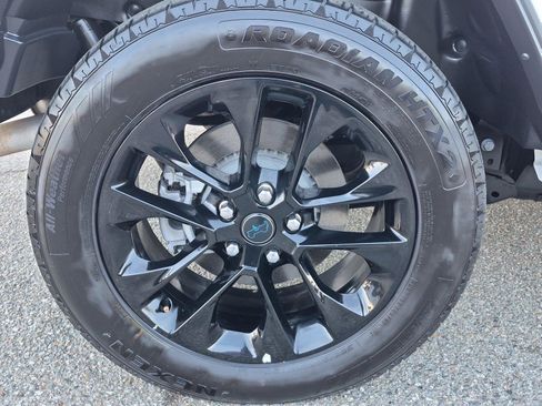 Certified 2025 Jeep Wrangler Unlimited Sahara AWD/4WD image 14