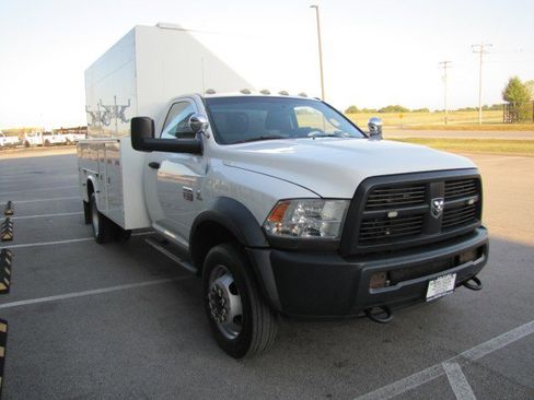 Used 2012 RAM 5500 SLT w/ Max Tow Pkg image 4