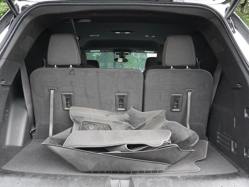 Used 2023 Chevrolet Traverse LT AWD/4WD image 19