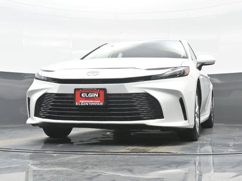 Used 2025 Toyota Camry LE w/ Convenience Package image 33