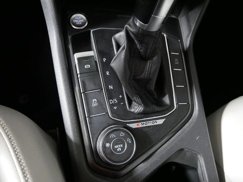 Used 2018 Volkswagen Tiguan SEL image 30