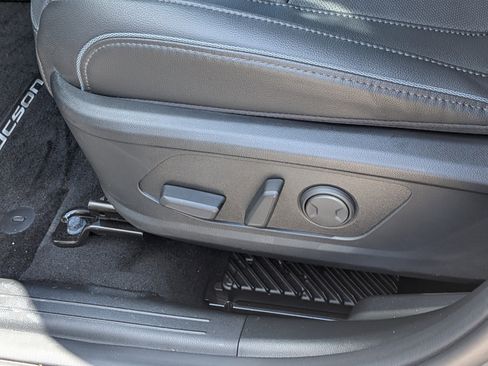Used 2025 Hyundai Tucson Limited FWD image 22