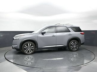 Used 2024 Nissan Pathfinder Platinum FWD video 3