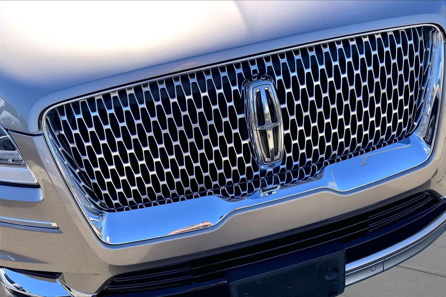 Used 2019 Lincoln Navigator Reserve w/ Cargo Package AWD/4WD image 32