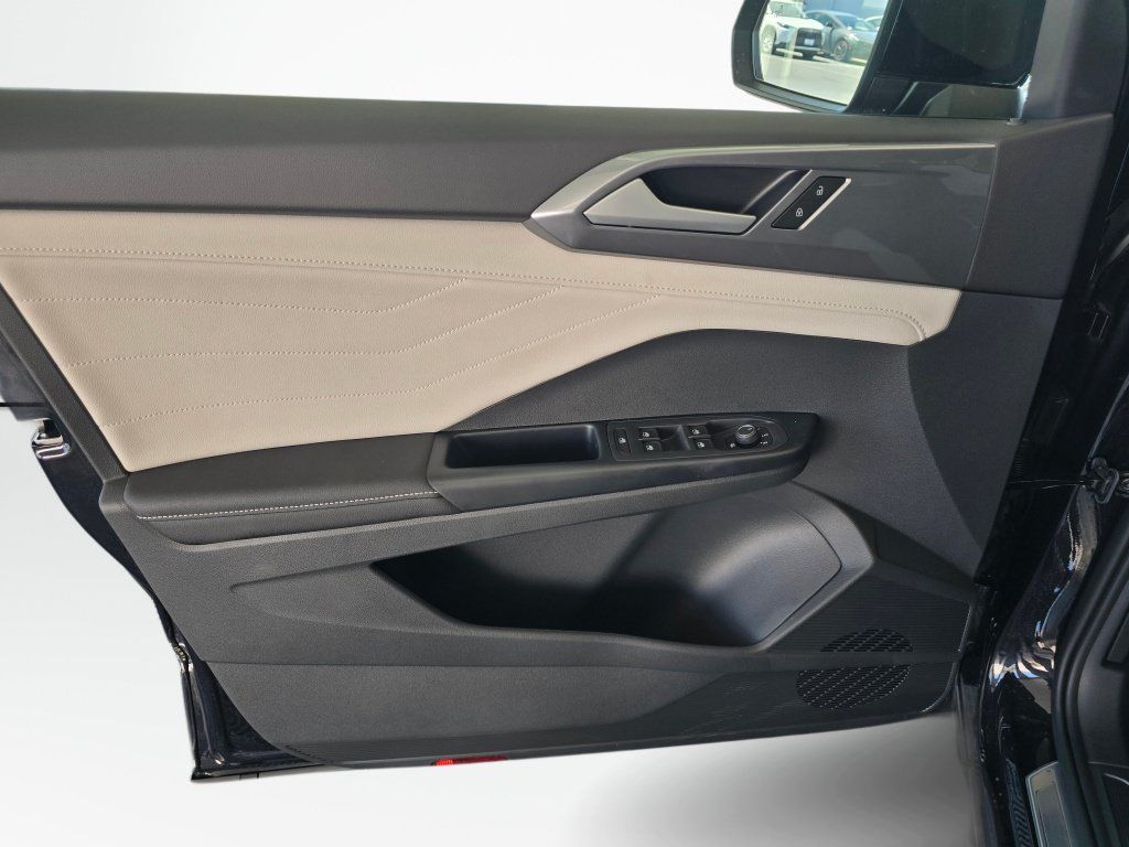 New 2026 Volkswagen Taos SEL AWD/4WD image 32
