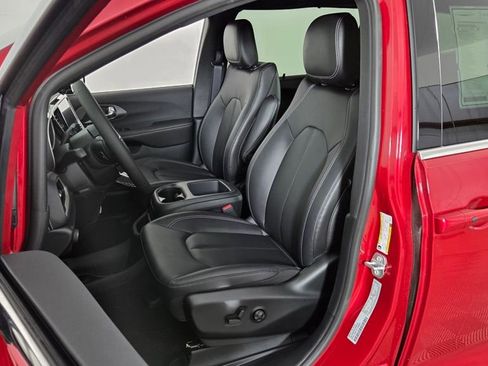 New 2026 Chrysler Pacifica Select image 15