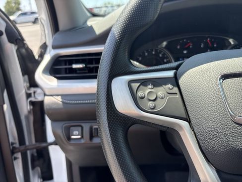 Used 2023 GMC Acadia SLE FWD image 18