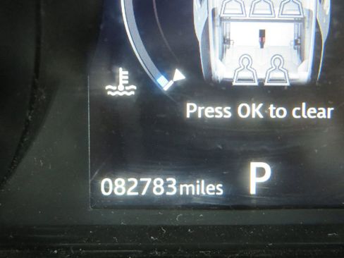 Used 2018 Land Rover Discovery SE image 18