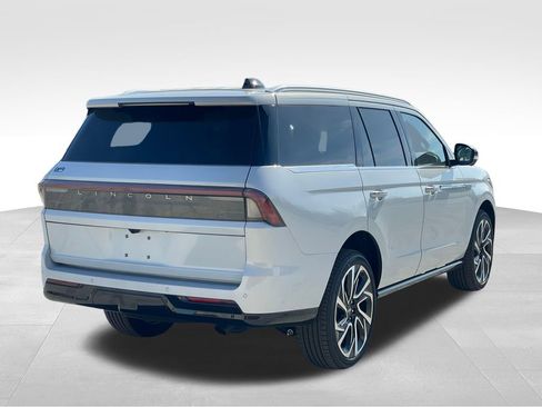 New 2026 Lincoln Navigator Reserve AWD/4WD image 5