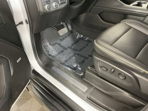 Used 2024 GMC Yukon XL SLT image 15