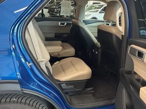 Used 2020 Ford Explorer XLT w/ Equipment Group 202A AWD/4WD image 12