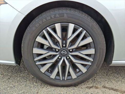 Used 2024 Nissan Altima 2.5 SV image 26