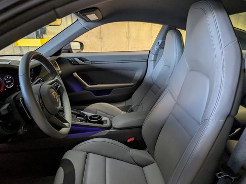 Used 2023 Porsche 911 Carrera image 5