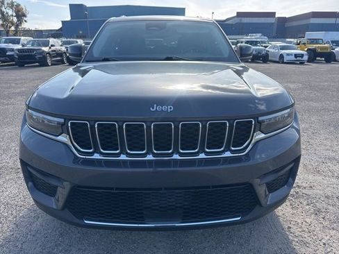 Used 2023 Jeep Grand Cherokee Laredo w/ Luxury Tech Group I image 2