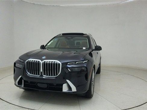 Used 2025 BMW X7 xDrive40i w/ Executive Package image 70
