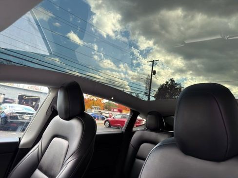 Used 2021 Tesla Model Y Long Range image 19