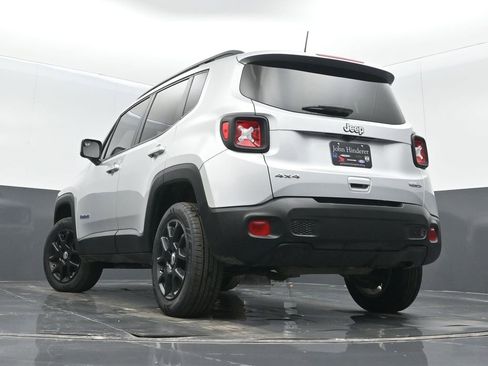 Used 2020 Jeep Renegade Latitude w/ Cold Weather Group image 34