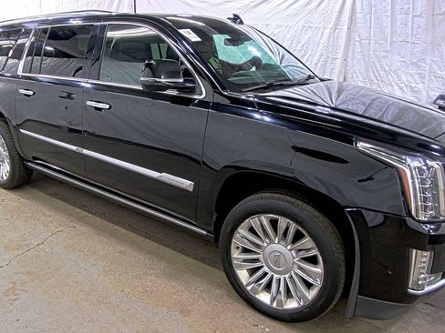 Used 2019 Cadillac Escalade ESV Platinum AWD/4WD image 2