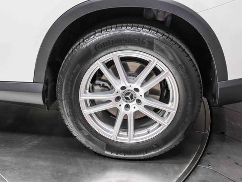 Certified 2025 Mercedes-Benz GLC 300 image 9