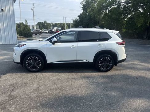 Used 2025 Nissan Rogue Platinum w/ Platinum Premium Package FWD image 8