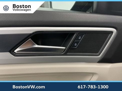 Certified 2022 Volkswagen Atlas SEL R-Line image 30