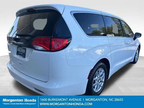 Used 2023 Chrysler Voyager LX FWD image 9