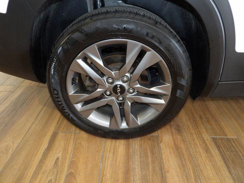 Used 2023 Kia Seltos S image 5