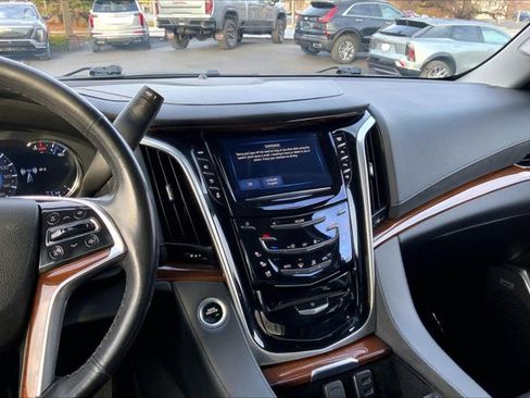Used 2020 Cadillac Escalade Premium Luxury image 5
