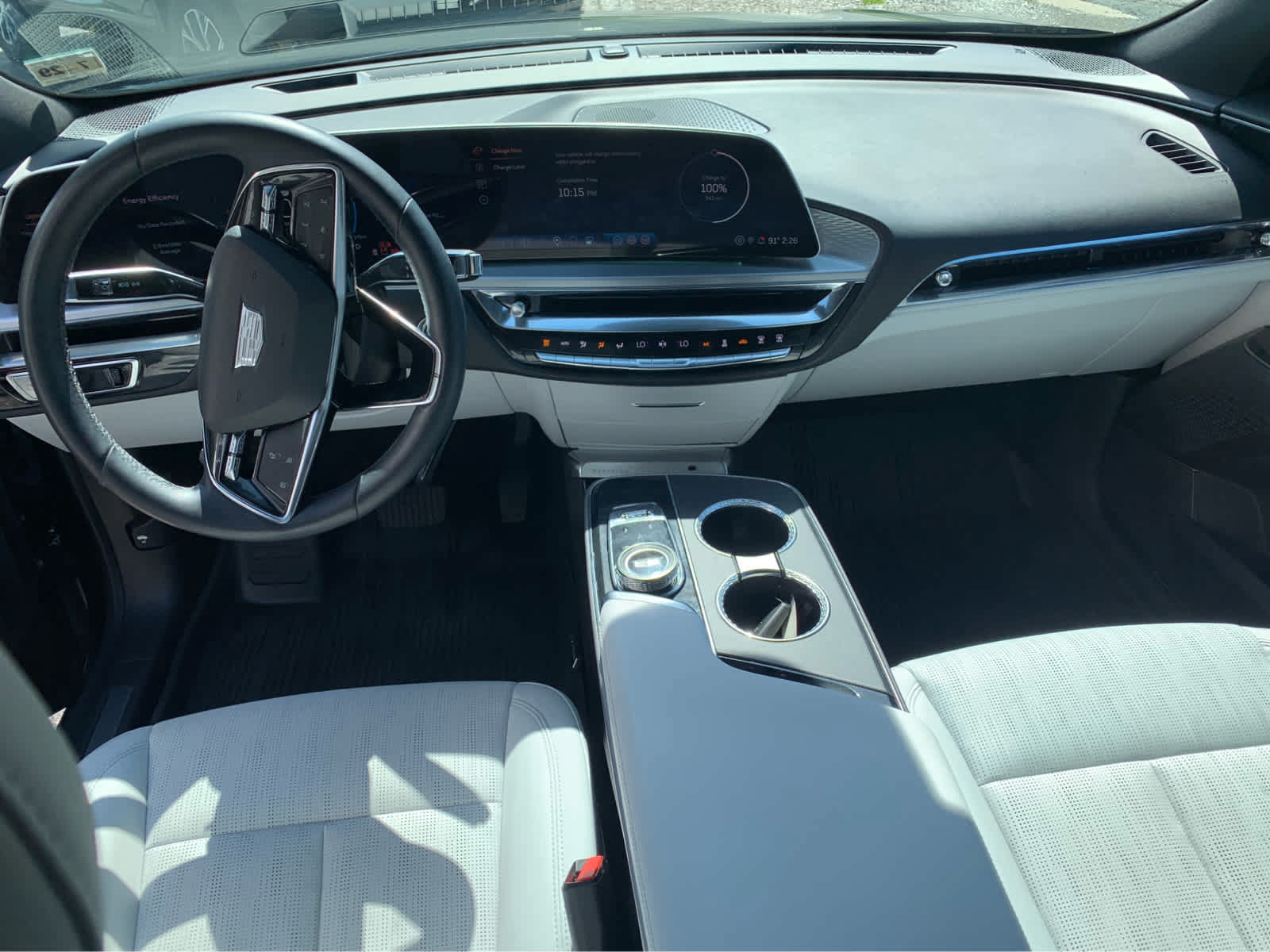 Used 2024 Cadillac Lyriq Luxury w/ LPO, Floor Liner Package AWD/4WD image 8