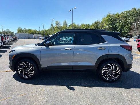 Used 2024 Chevrolet TrailBlazer RS w/ Convenience Package AWD/4WD image 3