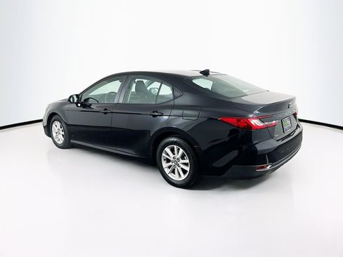 Used 2025 Toyota Camry LE image 5