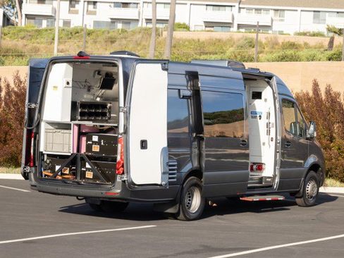 Used 2021 Mercedes-Benz Sprinter 4500 w/ Parking Package image 38