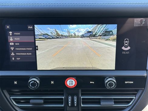 New 2026 Porsche Macan image 23