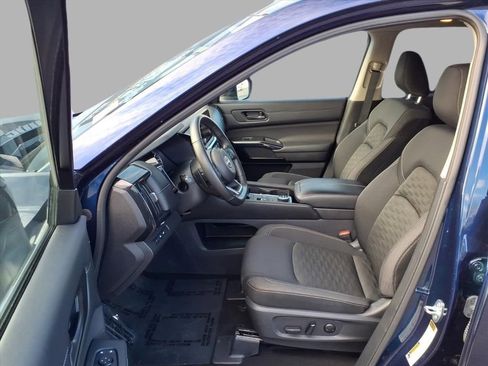 Used 2025 Nissan Pathfinder SV image 20