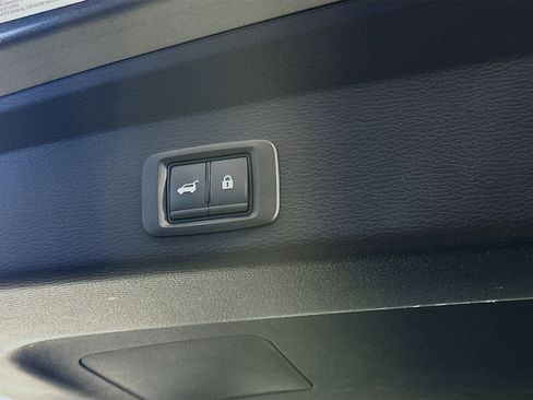 Used 2025 Mitsubishi Outlander SE image 30