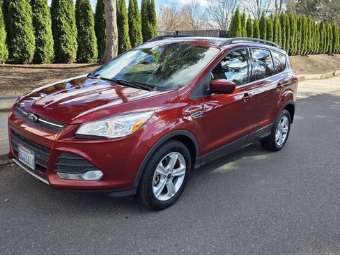 Used 2015 Ford Escape SE w/ Equipment Group 201A AWD/4WD image 1