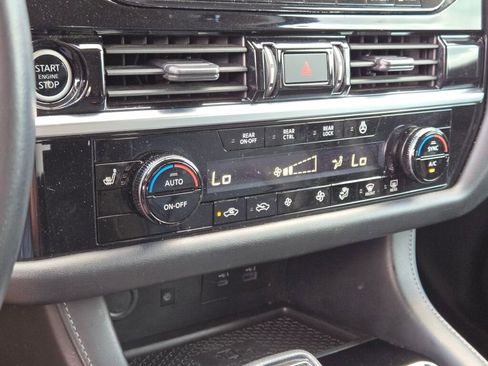 Used 2023 Nissan Pathfinder SL image 30